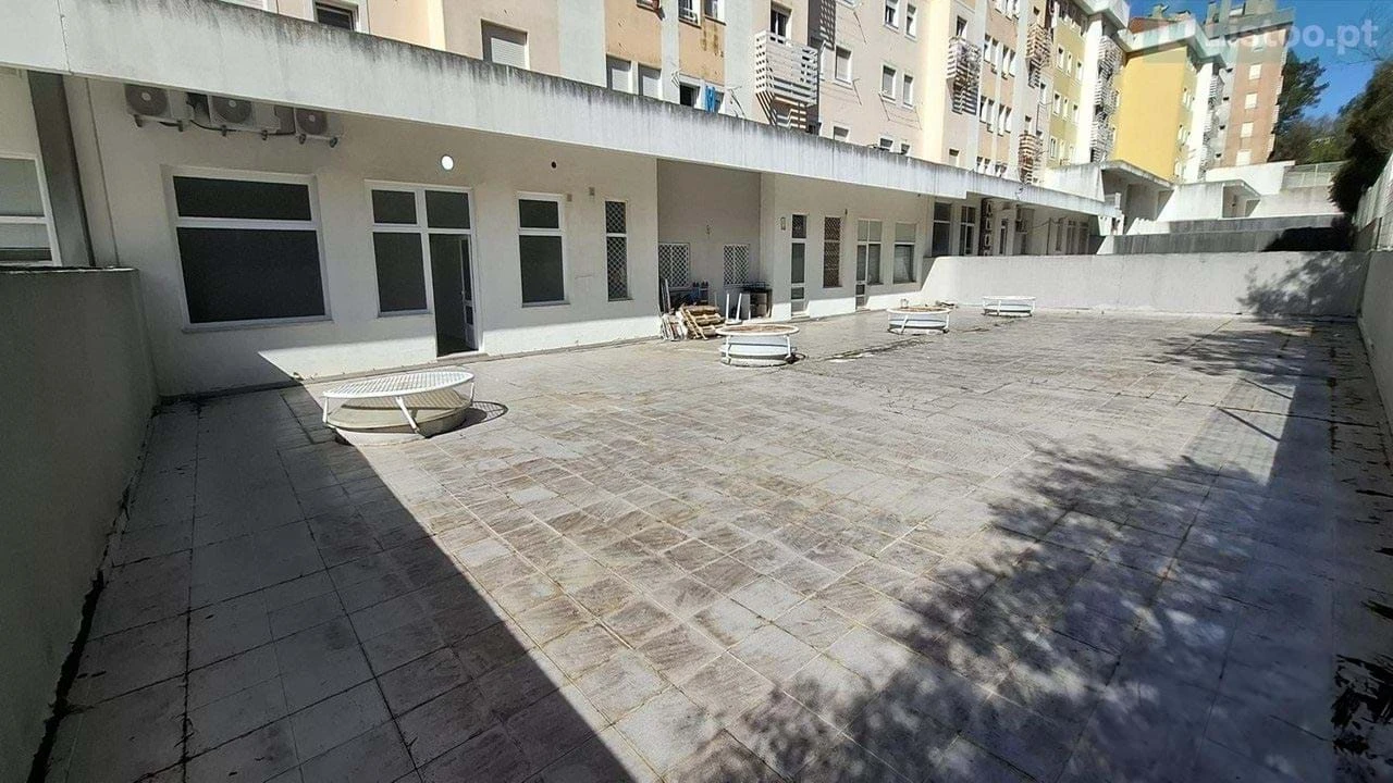 Apartamento T2 para Venda em Agualva e Mira-Sintra Foto 16
