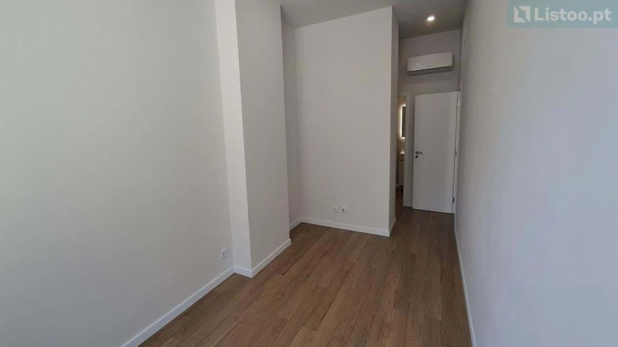 Apartamento T2 para Venda em Agualva e Mira-Sintra Foto 4