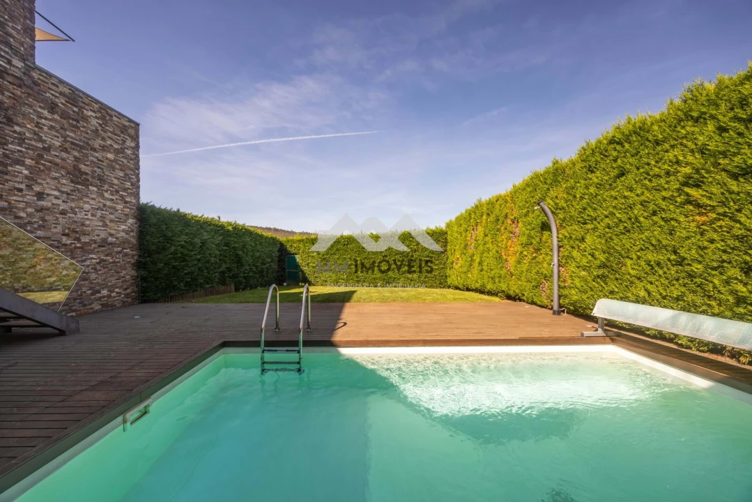 Moradia T4 para Venda em Água Longa Foto 38