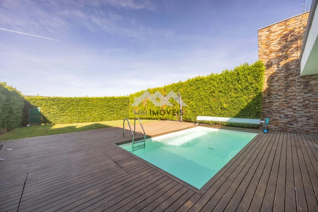 Moradia T4 para Venda em Água Longa Foto 37