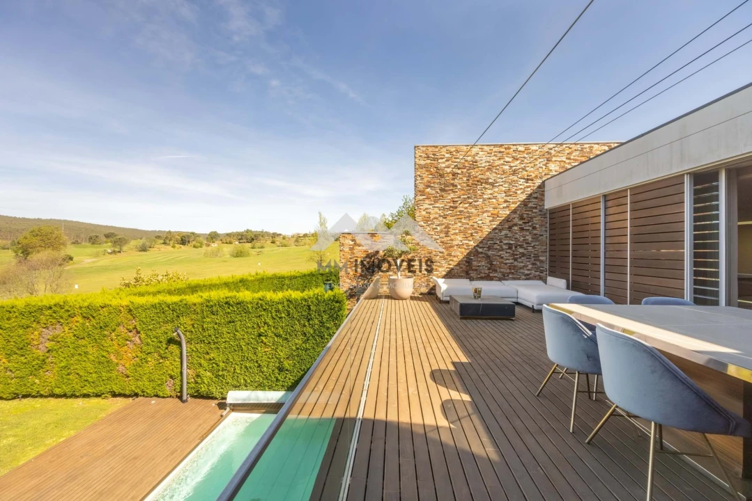 Moradia T4 para Venda em Água Longa Foto 22