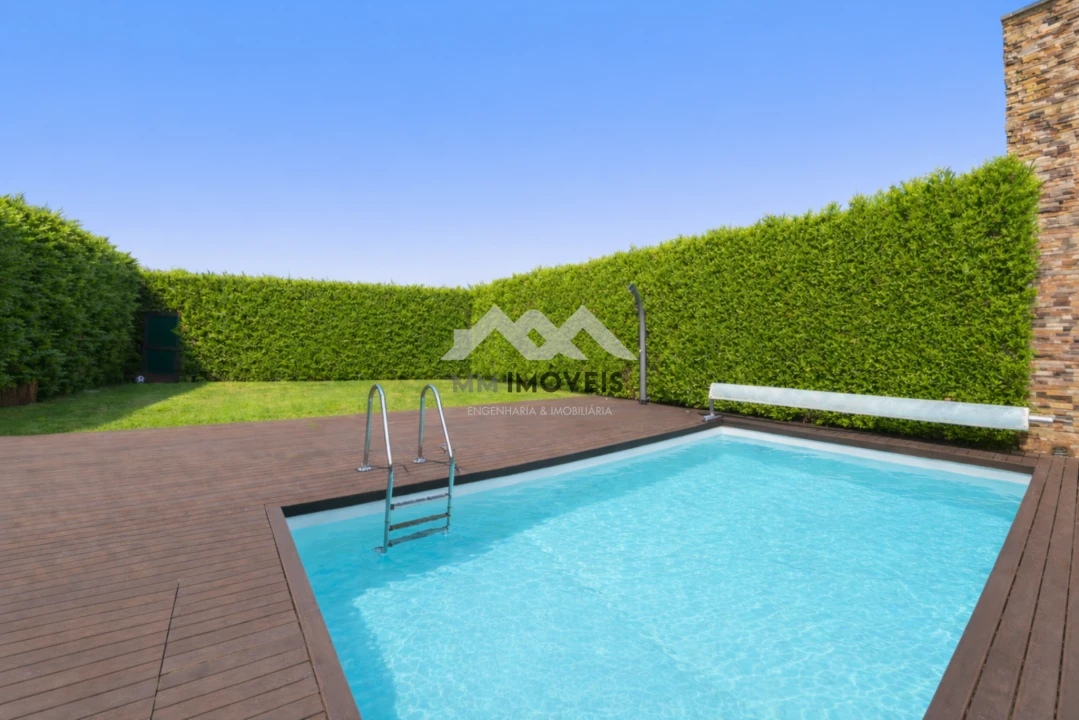 Moradia T4 para Venda em Água Longa Foto 2