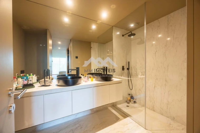 Moradia T4 para Venda em Água Longa Foto 51