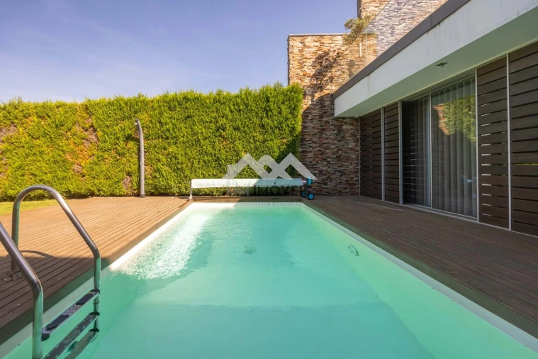 Moradia T4 para Venda em Água Longa Foto 36