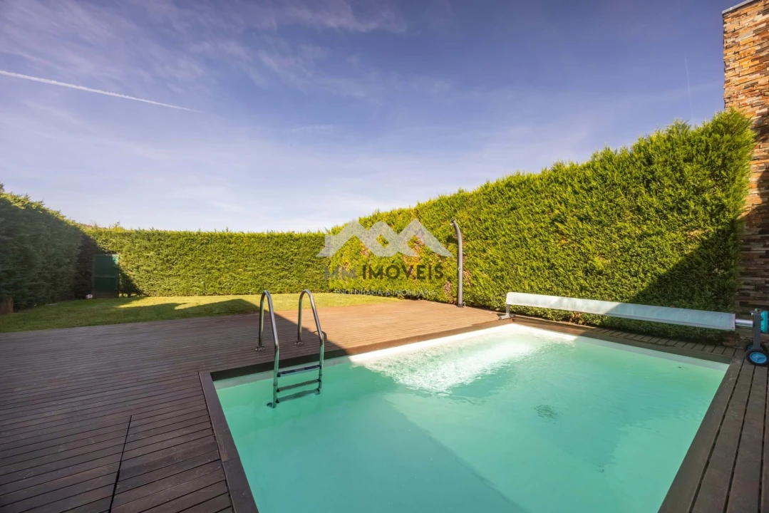 Moradia T4 para Venda em Água Longa Foto 39