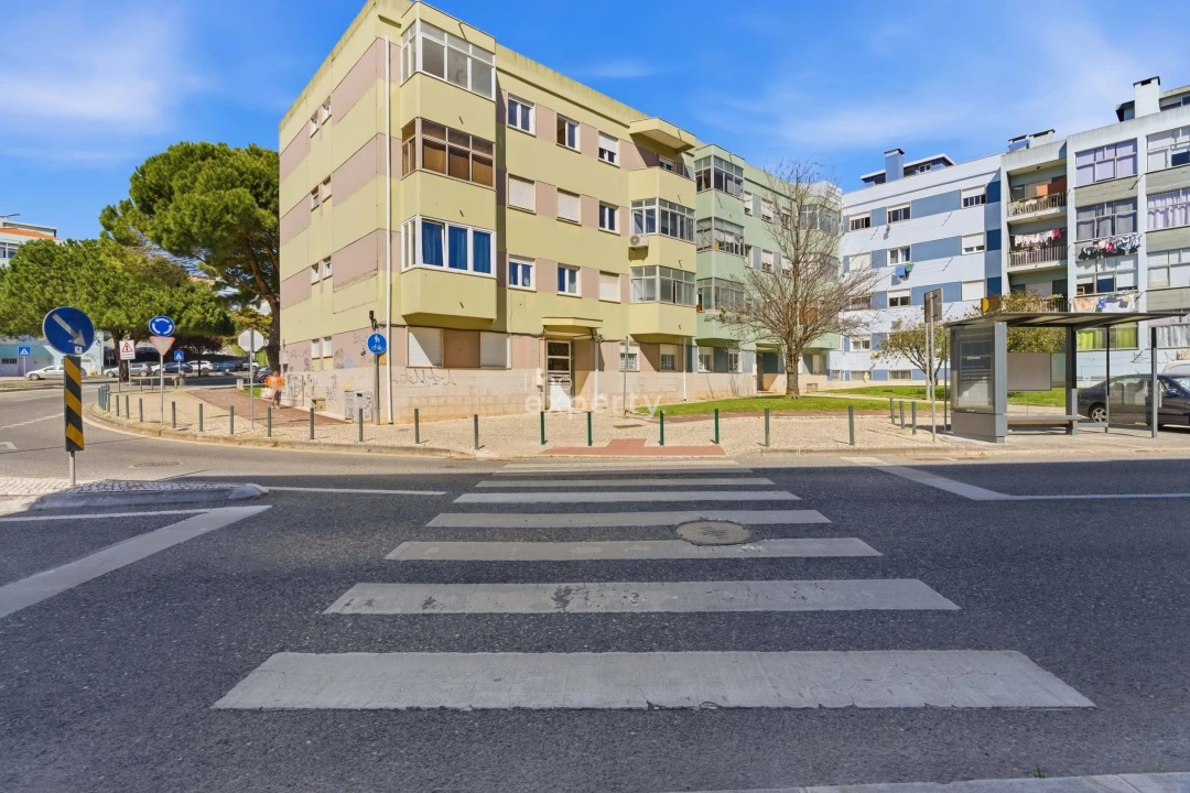 Apartamento T3 para Venda em Massamá e Monte Abraão Foto 20