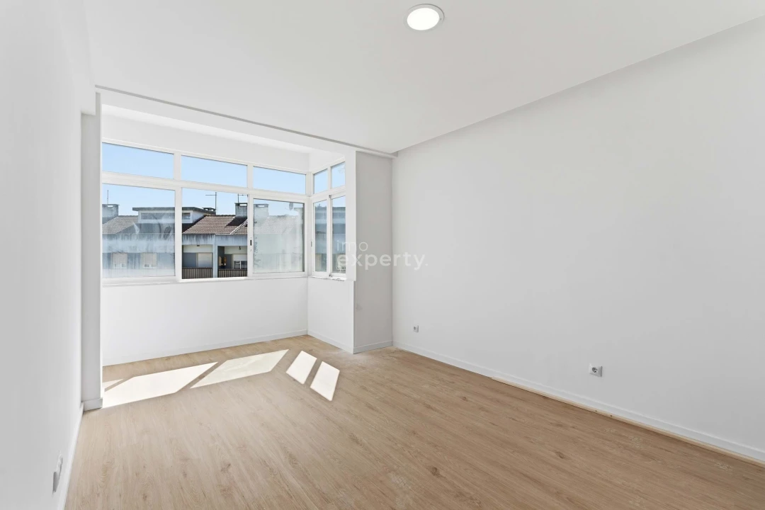 Apartamento T3 para Venda em Massamá e Monte Abraão Foto 9