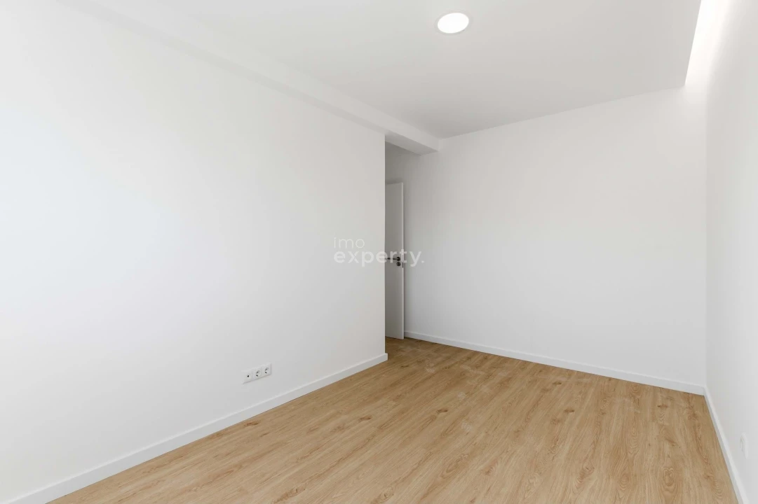 Apartamento T3 para Venda em Massamá e Monte Abraão Foto 16