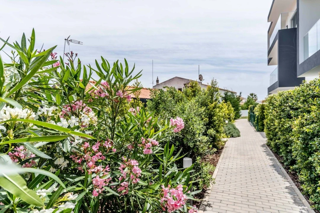 Apartamento T2 para Arrendamento em Ferreiras Foto 12