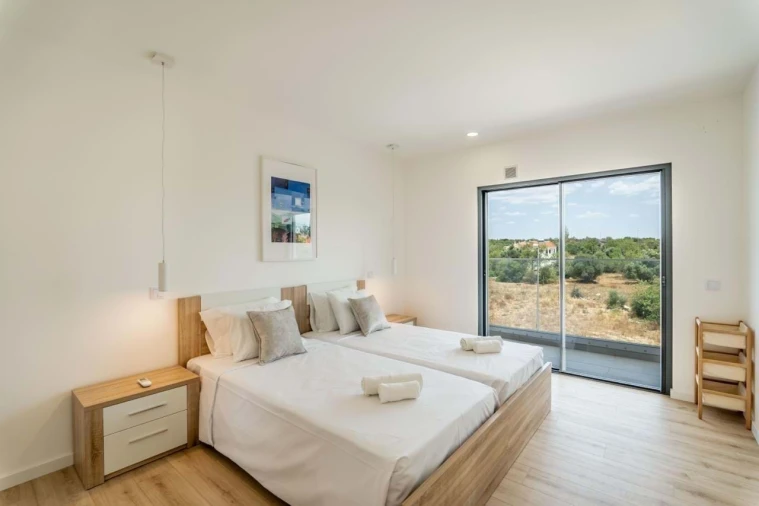 Apartamento T2 para Arrendamento em Ferreiras Foto 3