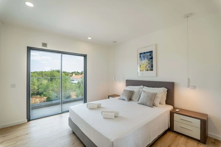 Apartamento T2 para Arrendamento em Ferreiras Foto 8