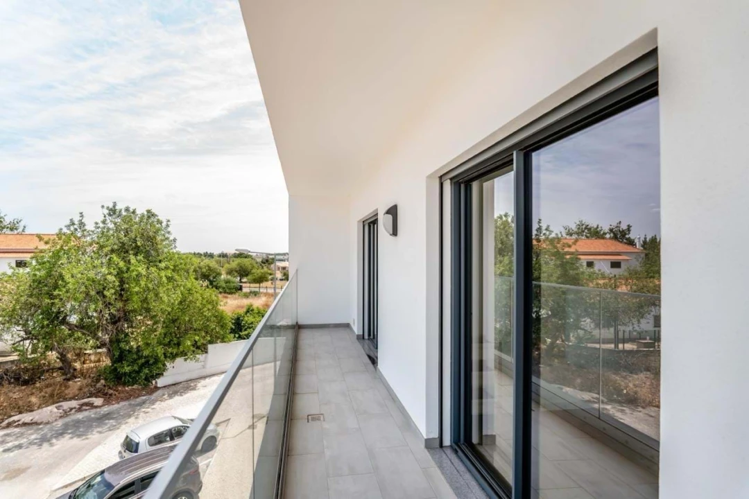 Apartamento T2 para Arrendamento em Ferreiras Foto 17