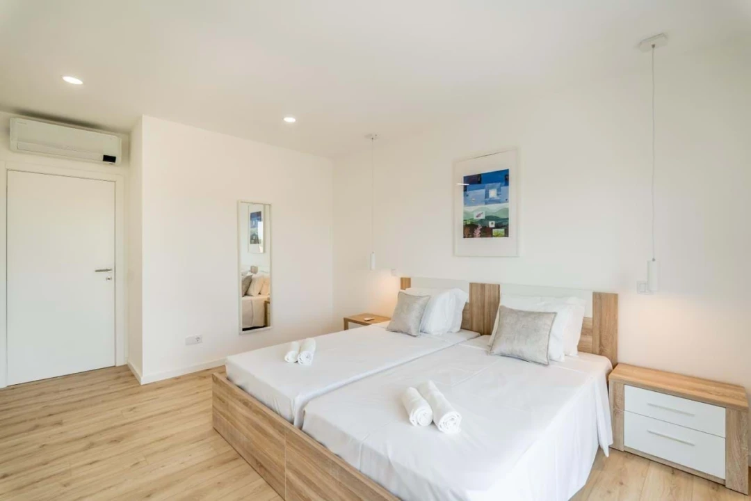 Apartamento T2 para Arrendamento em Ferreiras Foto 9