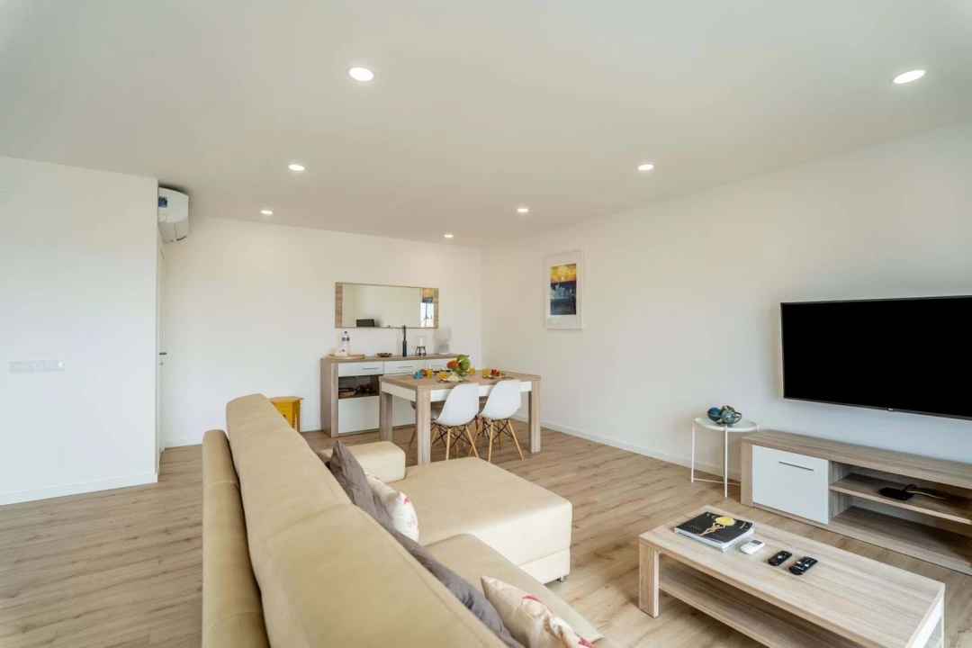 Apartamento T2 para Arrendamento em Ferreiras Foto 4