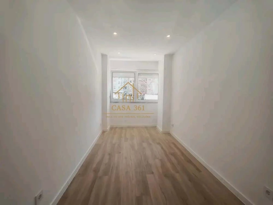 Apartamento T2 para Venda em Odivelas Foto 3