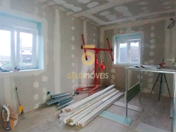 Moradia T4 para Venda em Frazão Arreigada