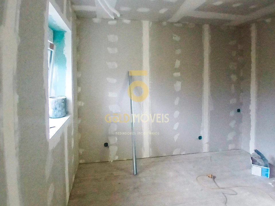 Moradia T4 para Venda em Frazão Arreigada Foto 11