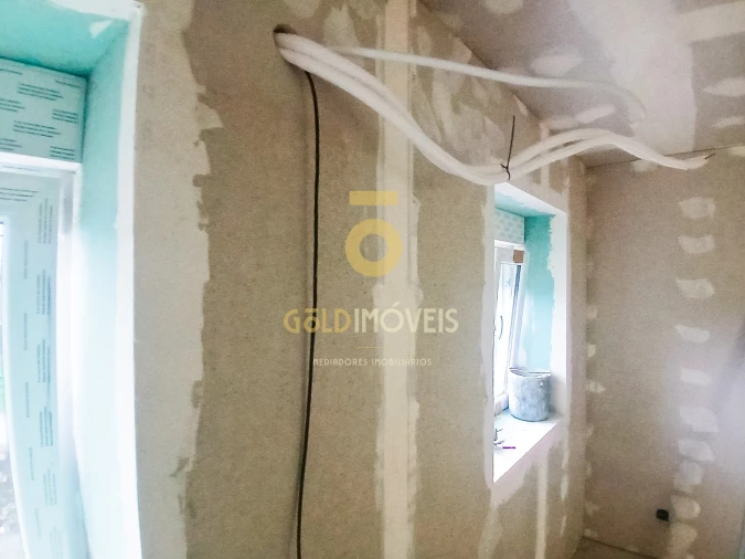 Moradia T4 para Venda em Frazão Arreigada Foto 12