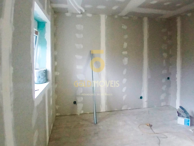 Moradia T4 para Venda em Frazão Arreigada Foto 11