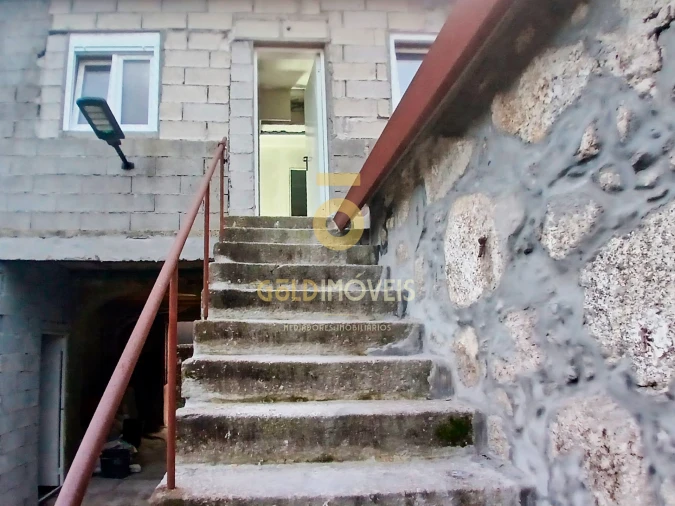 Moradia T4 para Venda em Frazão Arreigada Foto 3