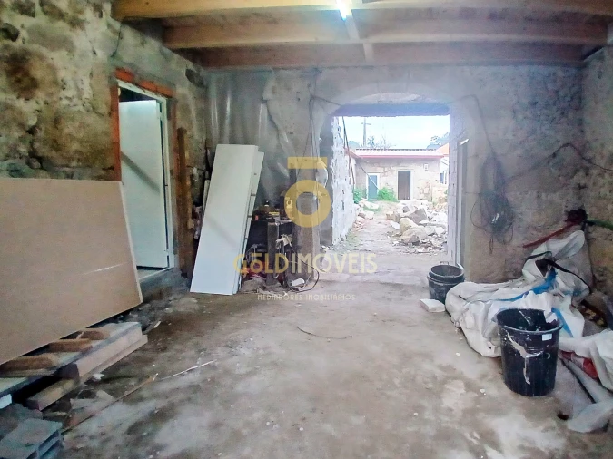 Moradia T4 para Venda em Frazão Arreigada Foto 13