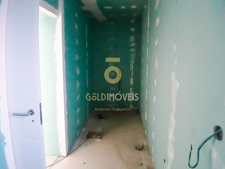 Moradia T4 para Venda em Frazão Arreigada Foto 11