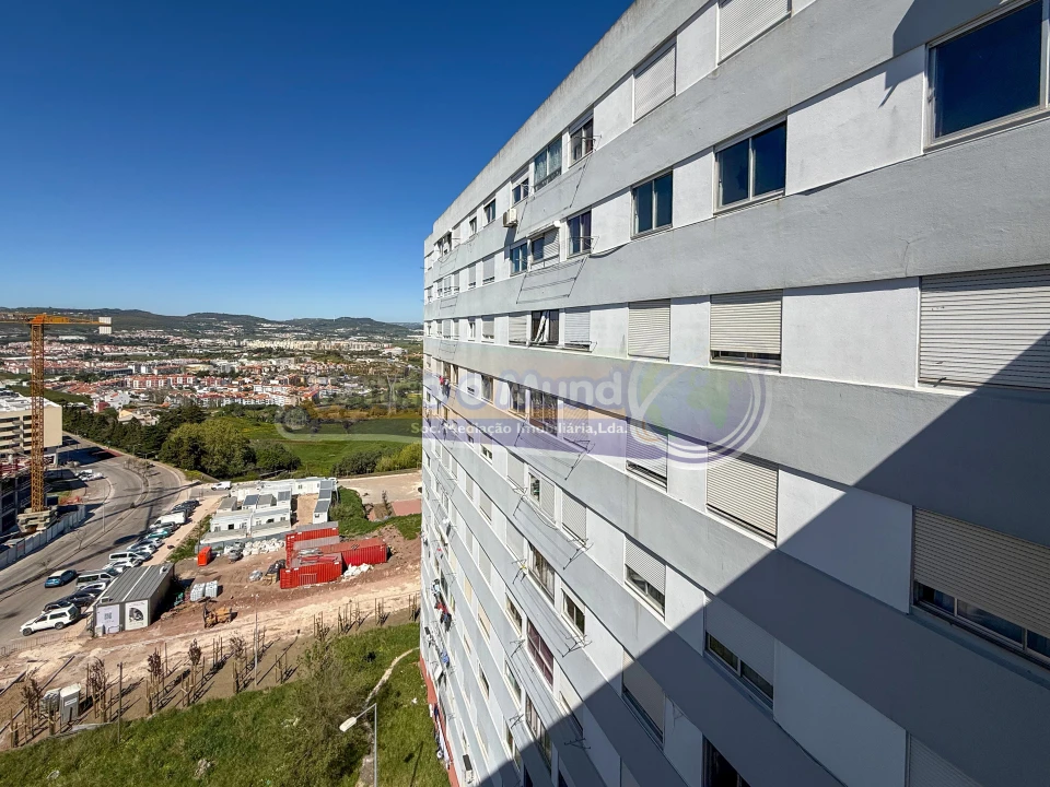 Apartamento T3 para Venda em Santo António dos Cavaleiros e Frielas Foto 1