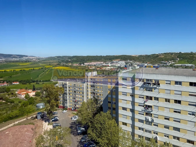 Apartamento T3 para Venda em Santo António dos Cavaleiros e Frielas Foto 6