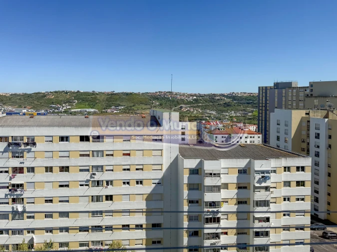 Apartamento T3 para Venda em Santo António dos Cavaleiros e Frielas Foto 4