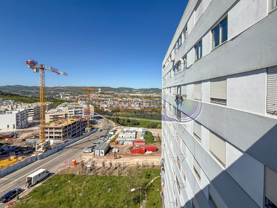 Apartamento T3 para Venda em Santo António dos Cavaleiros e Frielas Foto 3