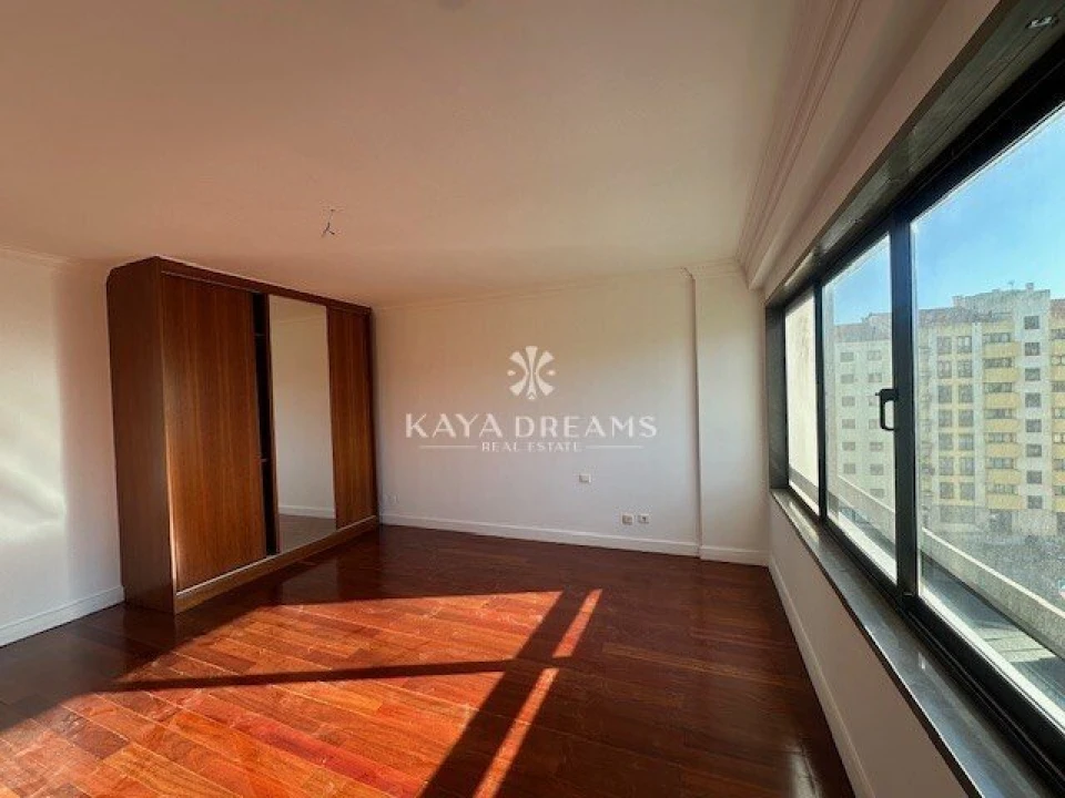 Apartamento T6 para Venda em Odivelas Foto 16