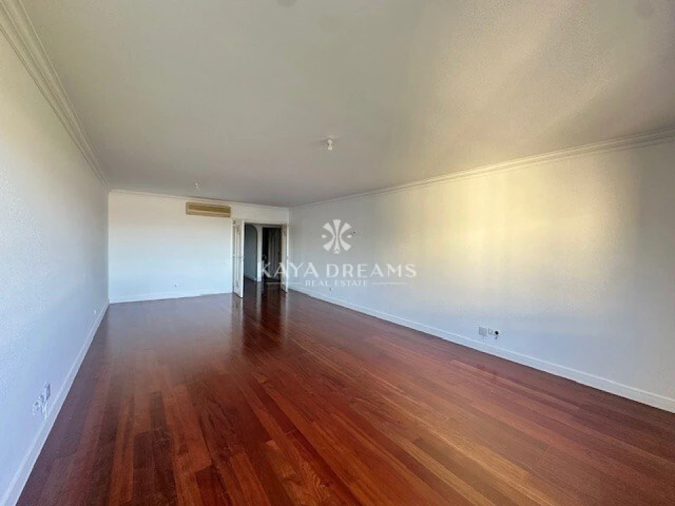 Apartamento T6 para Venda em Odivelas Foto 1