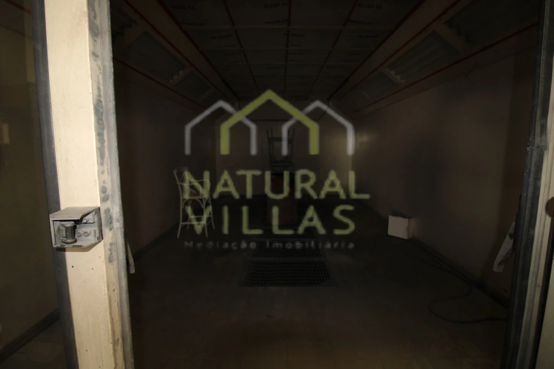 Armazém para Venda em Santa Barbara de Nexe Foto 5