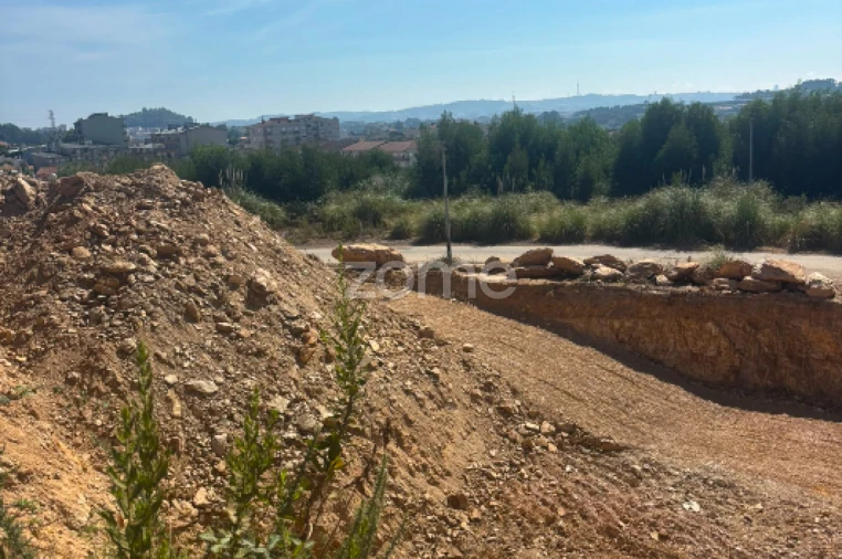 Apartamento T4 para Venda em Fânzeres e São Pedro da Cova Foto 4