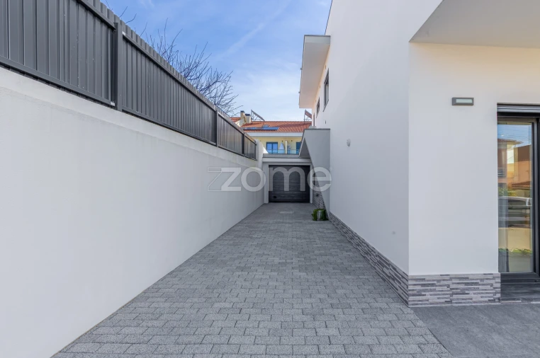 Moradia T3 para Venda em Pontinha e Famões Foto 3