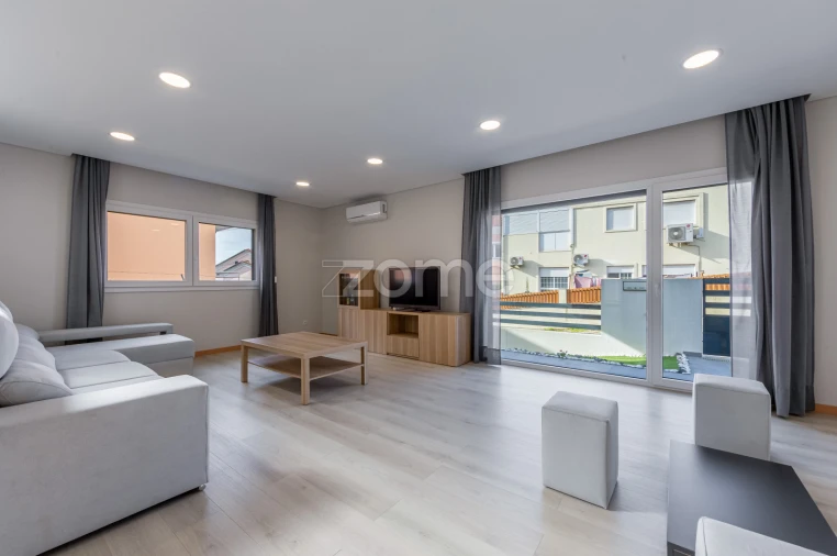 Moradia T3 para Venda em Pontinha e Famões Foto 6