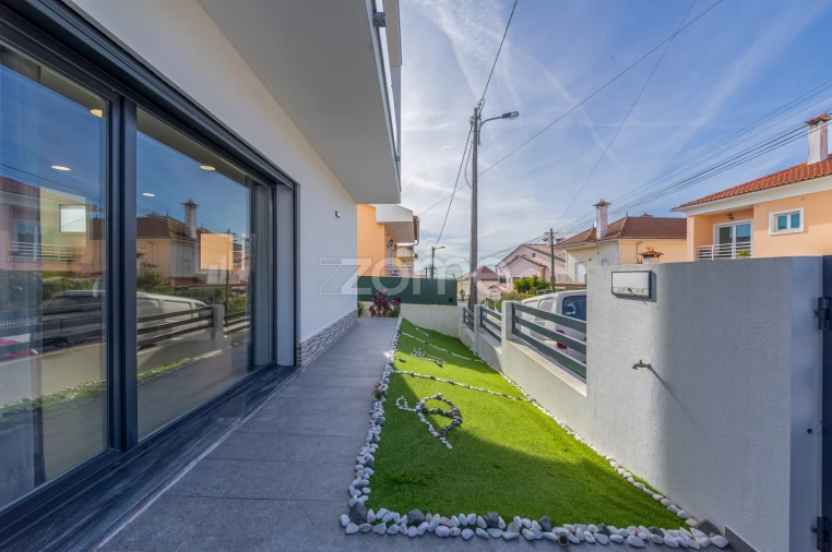 Moradia T3 para Venda em Pontinha e Famões Foto 9