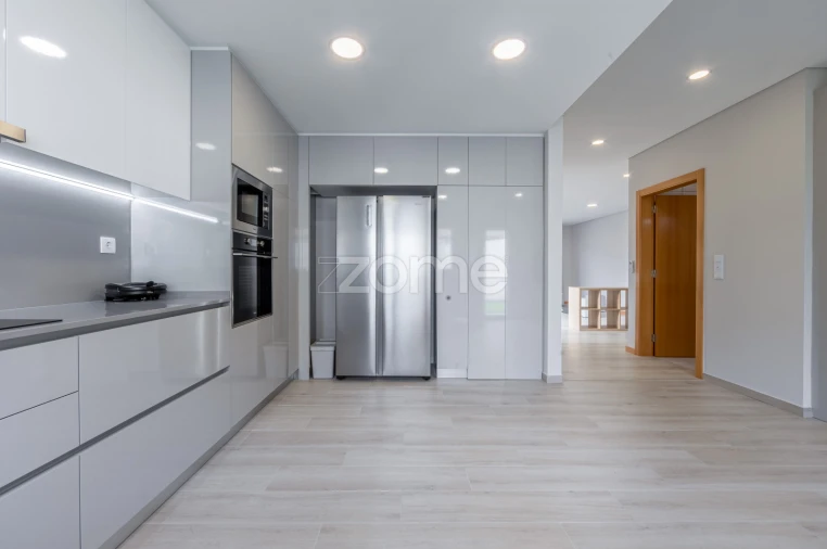 Moradia T3 para Venda em Pontinha e Famões Foto 11