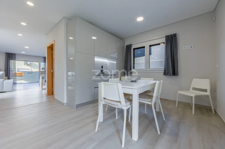 Moradia T3 para Venda em Pontinha e Famões Foto 12