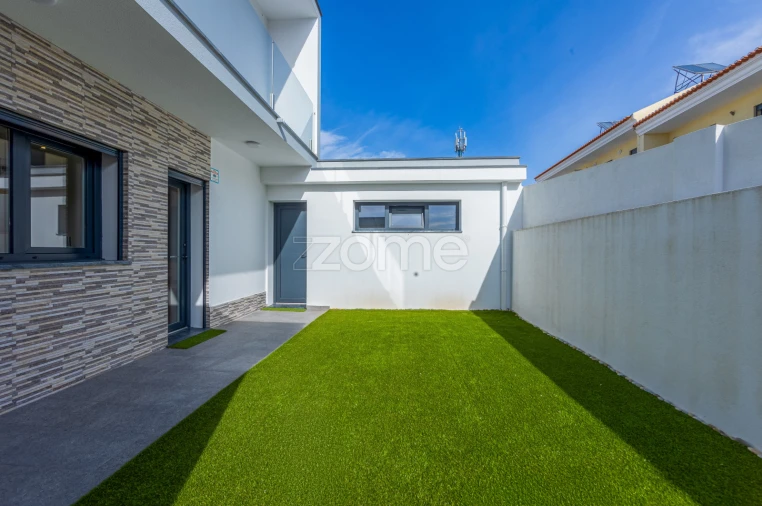 Moradia T3 para Venda em Pontinha e Famões Foto 31