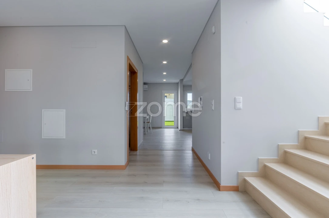 Moradia T3 para Venda em Pontinha e Famões Foto 5