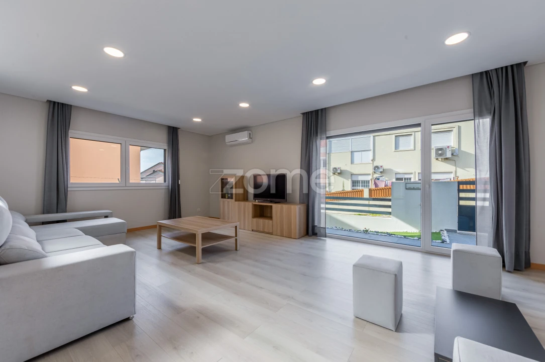 Moradia T3 para Venda em Pontinha e Famões Foto 6