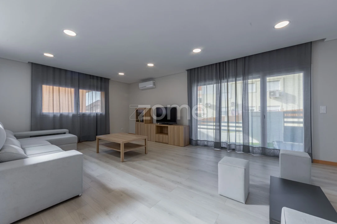 Moradia T3 para Venda em Pontinha e Famões Foto 7