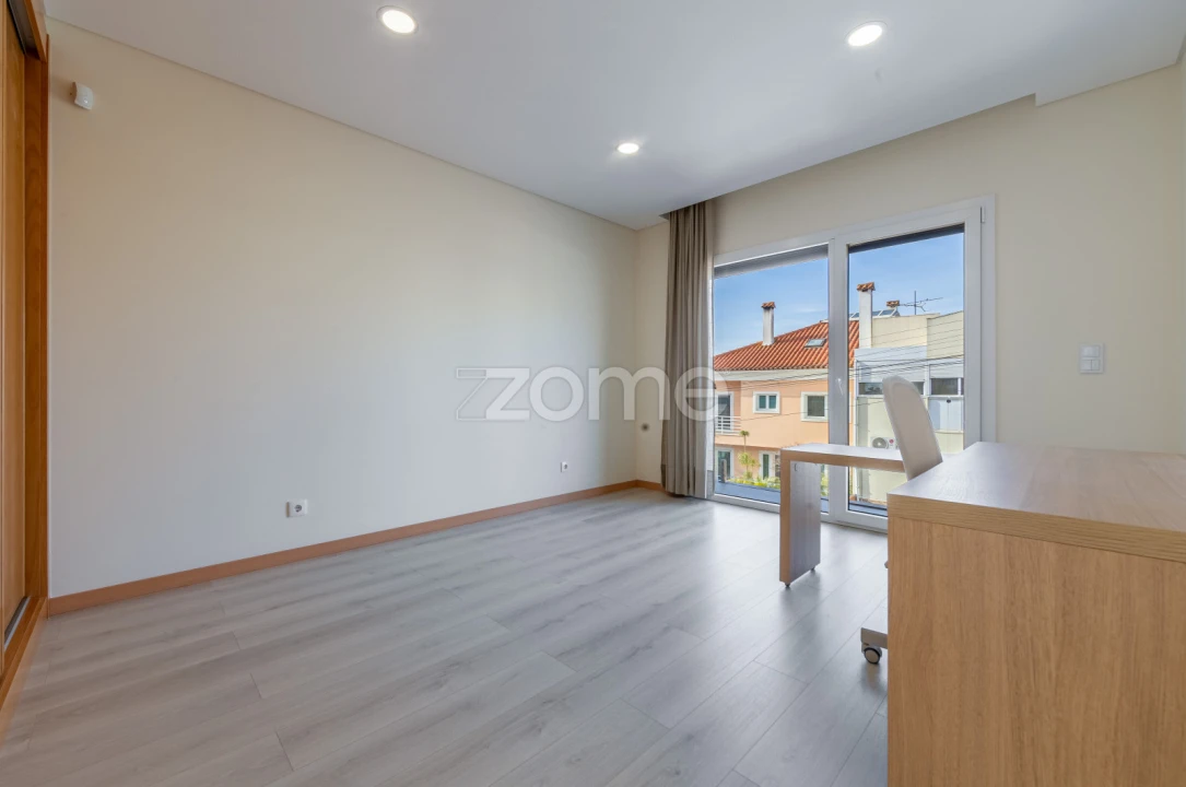 Moradia T3 para Venda em Pontinha e Famões Foto 23