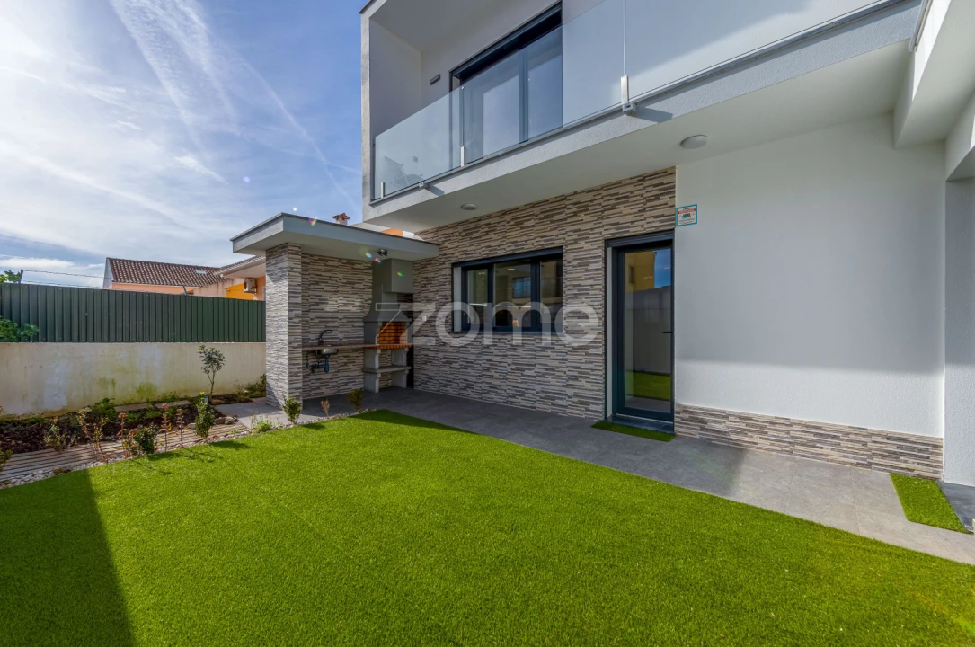 Moradia T3 para Venda em Pontinha e Famões Foto 30