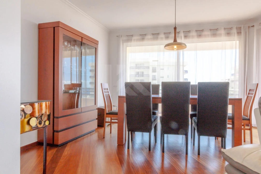 Apartamento T3 para Arrendamento em São Martinho Foto 5