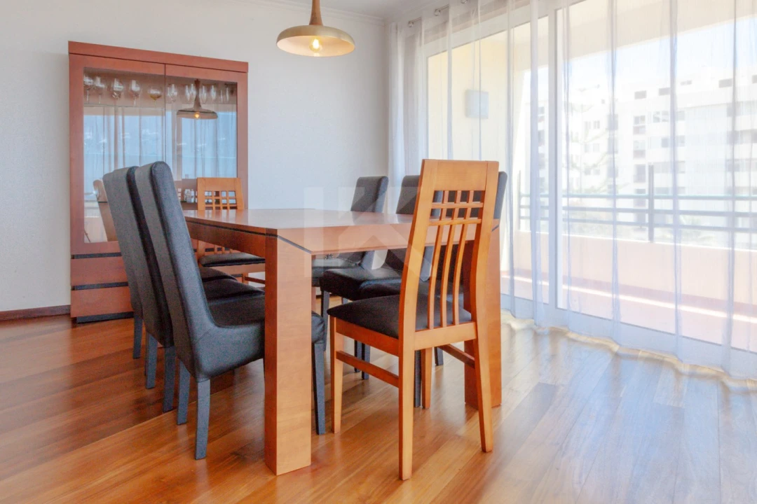 Apartamento T3 para Arrendamento em São Martinho Foto 6