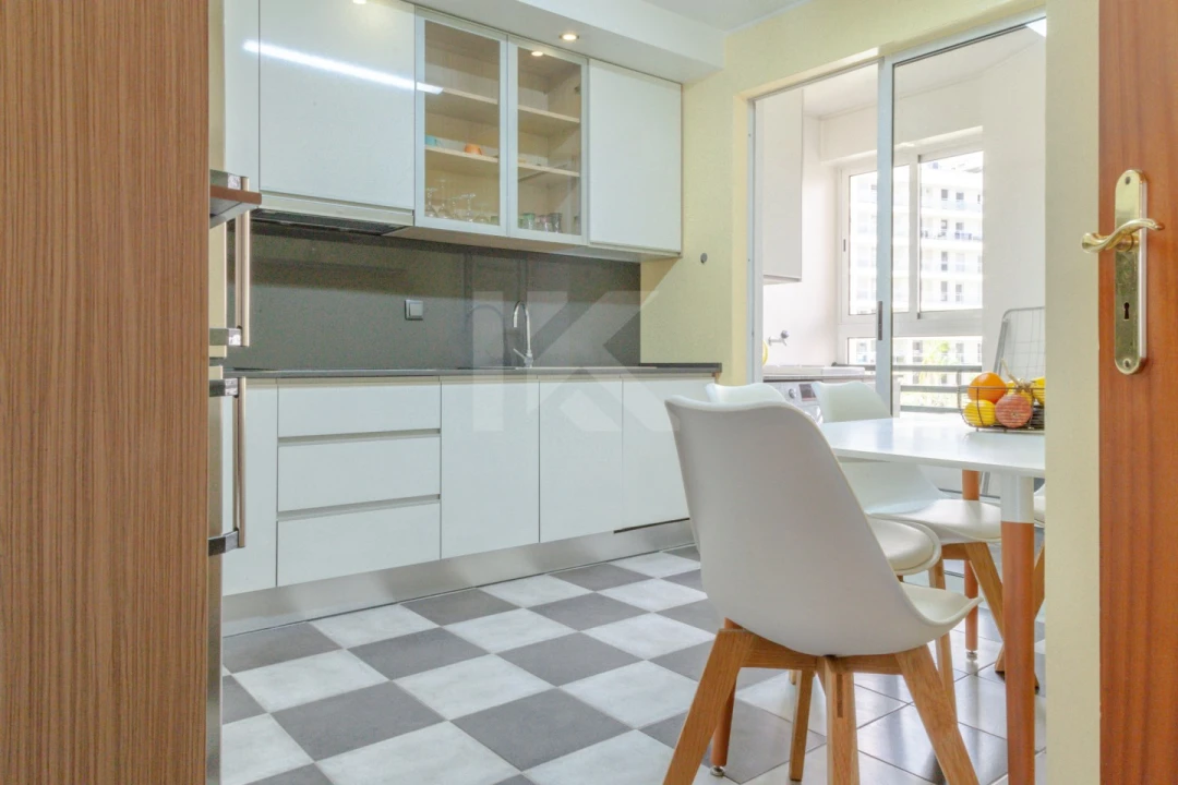 Apartamento T3 para Arrendamento em São Martinho Foto 9