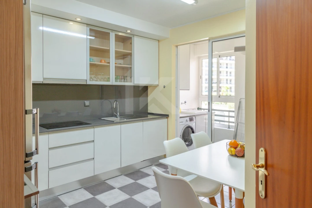 Apartamento T3 para Arrendamento em São Martinho Foto 11