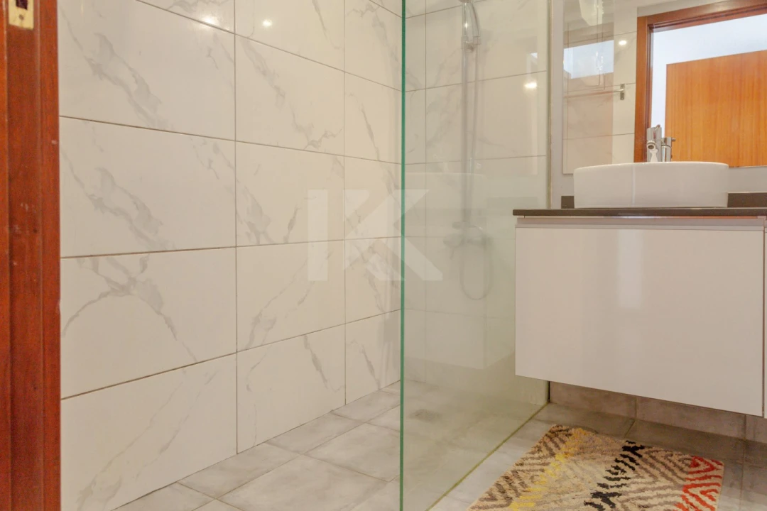 Apartamento T3 para Arrendamento em São Martinho Foto 29